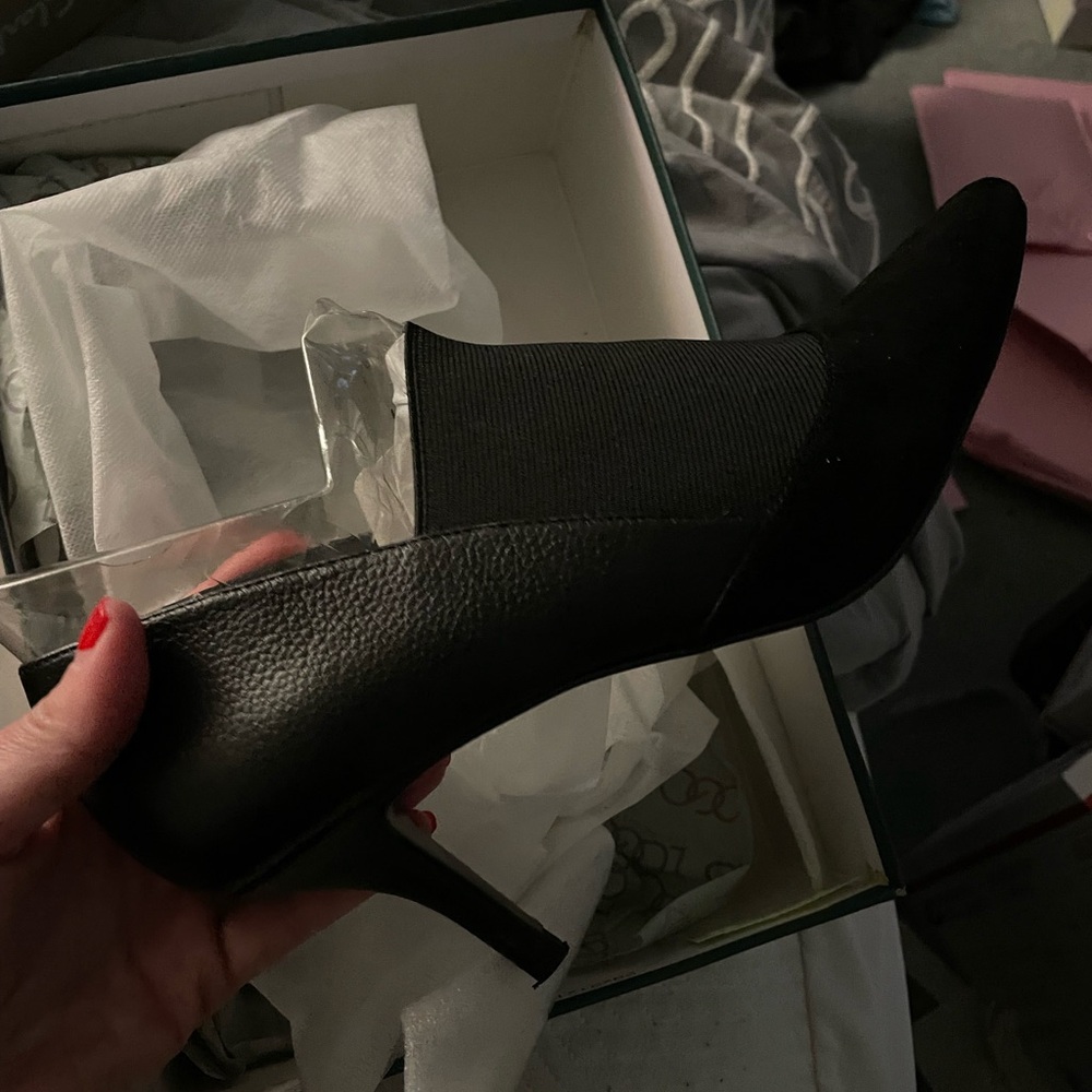 Logo by Lori Goldstein Black Pointed Toe Heels - Picture 3 of 10
